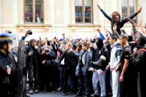 Estudiantes protestan en Lyon este 19 de Octubre Foto: EFE