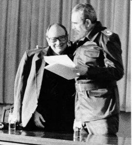 Fidel con Alfredo Guevara, cuando se le entregò el titulo de Doctor Honoris Causa, por Instituo Superior de Arte. Foto: Walfrido Ojeda, 7 diciembre de 1994.