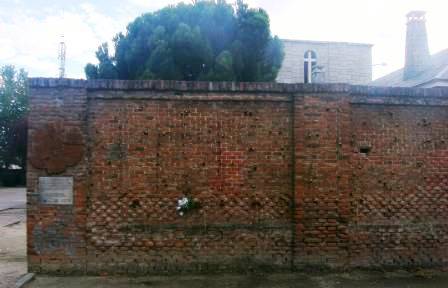 Muro donde fusilaron a víctimas del franquismo en el cementerio de La Almudena