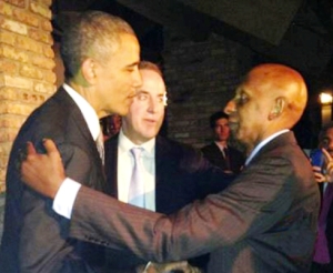 Obama saluda a Guillermo Fariñas en casa del Presidente de la fundación Nacional Cubano Americana. 
