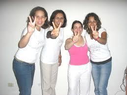 Yesenia Álvarez Temoche junto a dos jóvenes peruanas y una cubana detenidas en Cuba el el 2007 luego de participar en acciones provocadoras. 