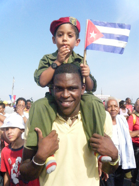 Desfile popular por los 50 años de Playa Girón en La Habana. Cuba