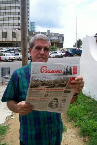 Noel lee el "Granma" de este viernes 5 de julio de 2013 en La Habana