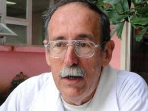 Dr. Agustín Lage Dávila